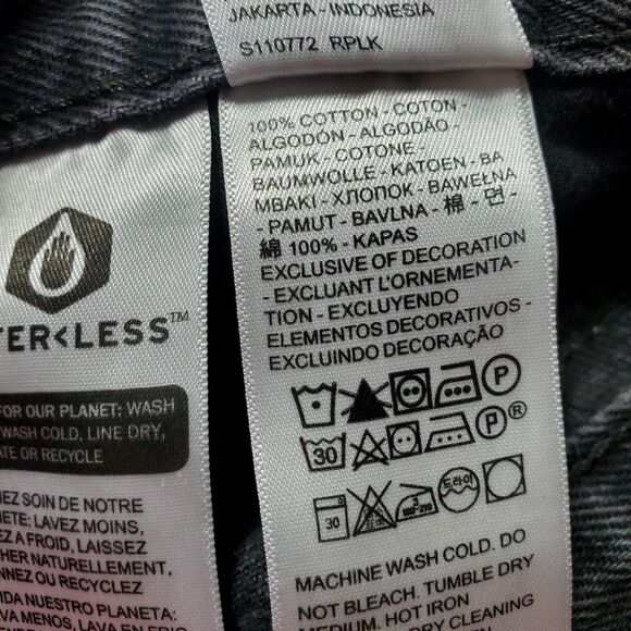 Vintage Levi’s Silver Tab Mom Shorts Black Denim Shorts 100% Cotton Size 32 - Picture 9 of 9